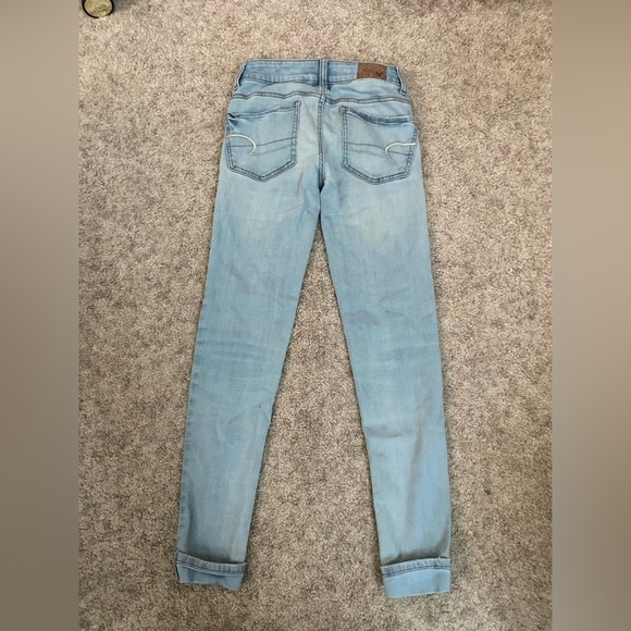 American Eagle Outfitters light washed blue jeans - Picture 2 of 2